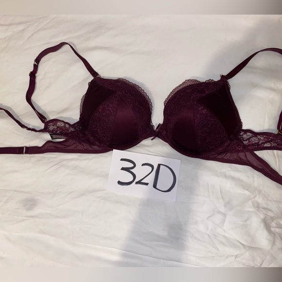 Victoria Secret Bra - Picture 2 of 2